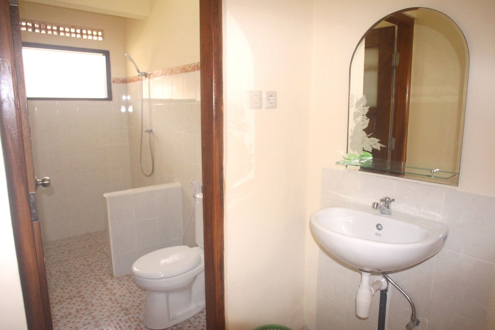 Lovina Beach Hotel 25/65