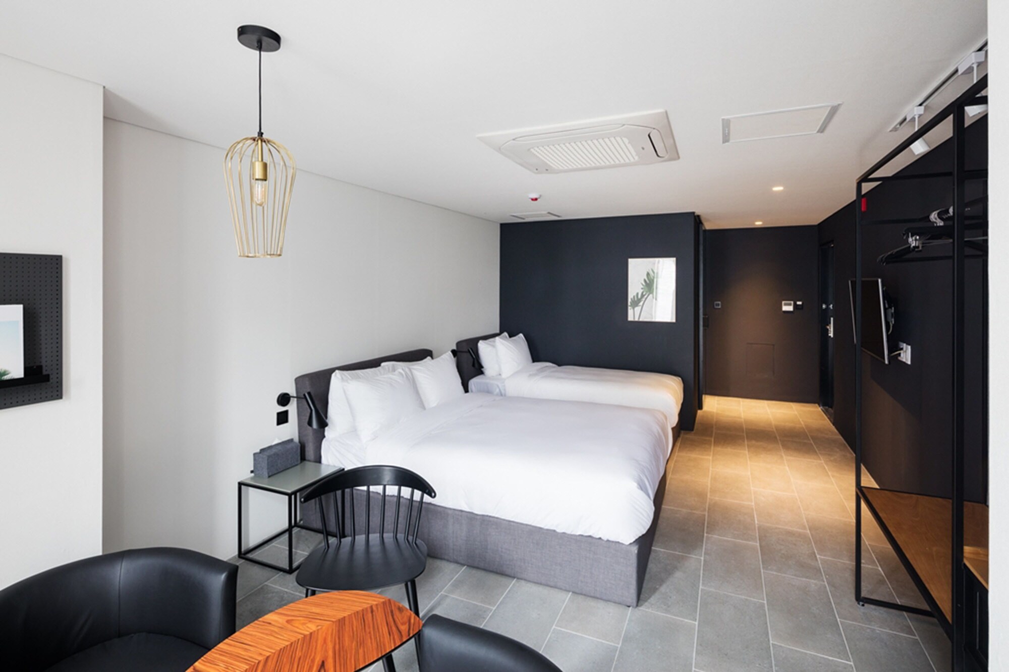 DELUXE, TWIN BEDS