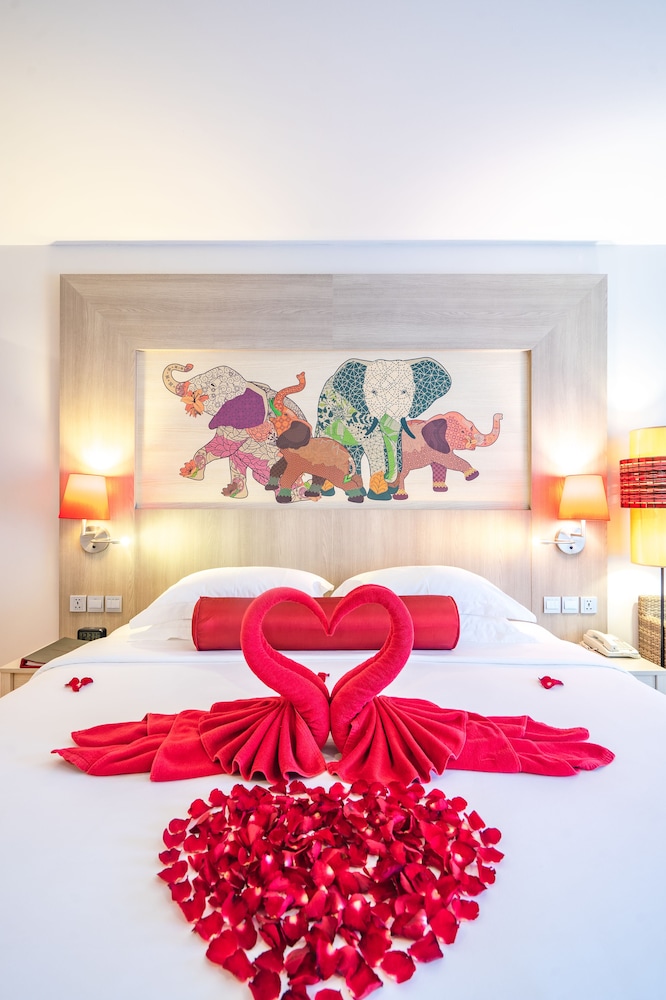 Ramada By Wyndham Phuket Deevana 18/70