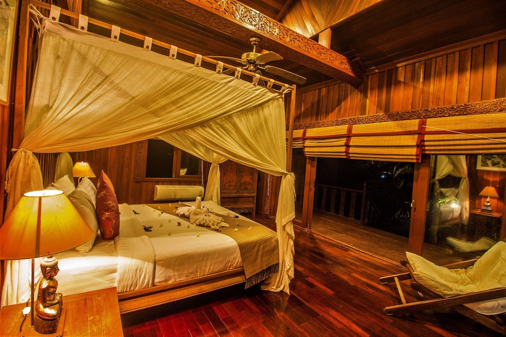 Erawan Villa Hotel 8/50