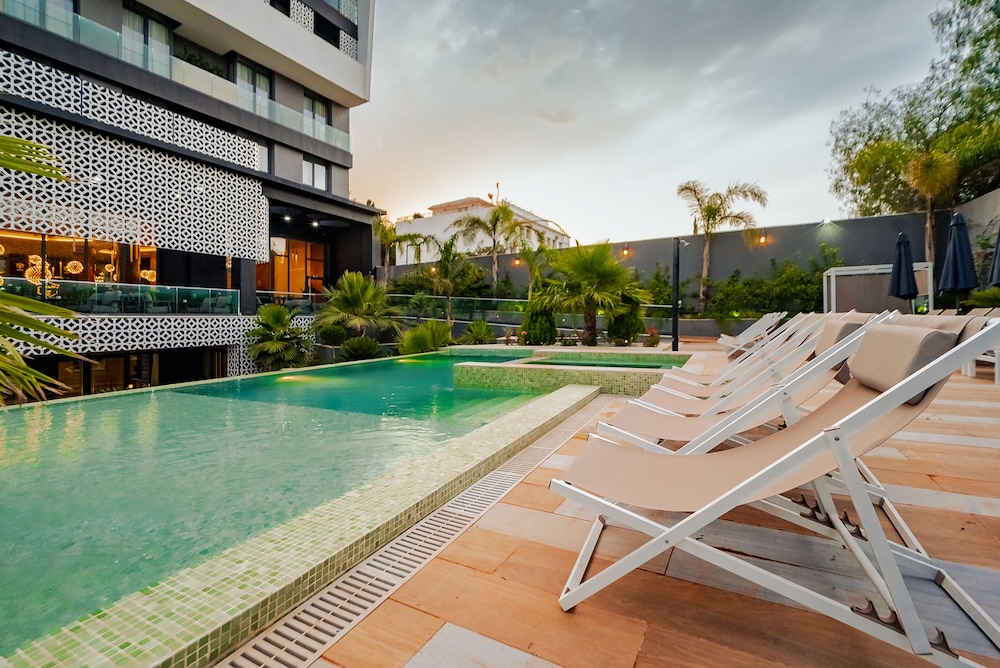 AD Hotel, Hydra 53/58