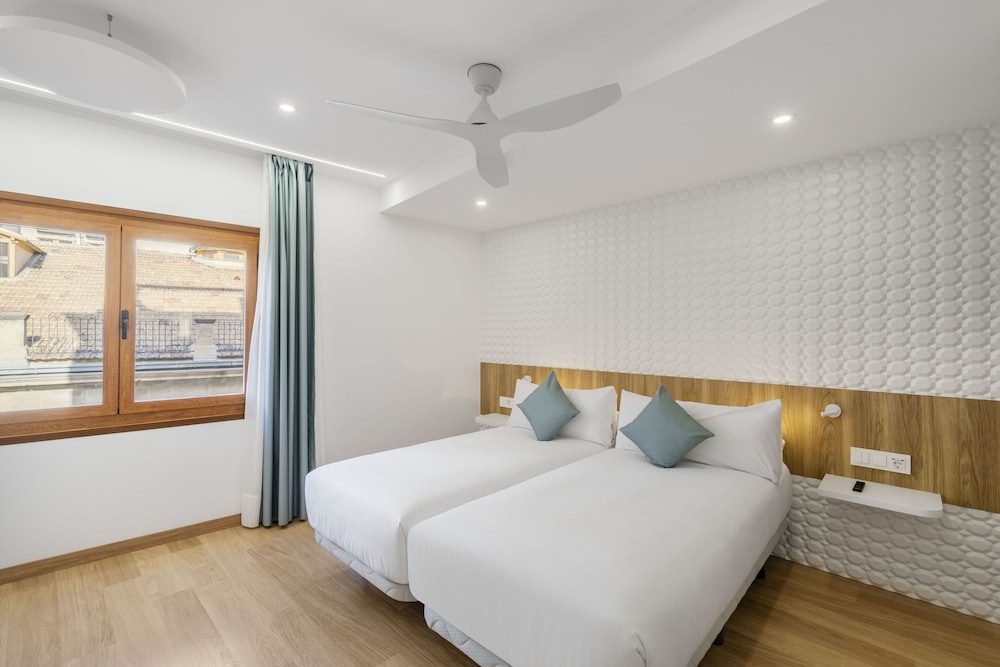 Roof Top, Standard, Twin Beds, Pool Access