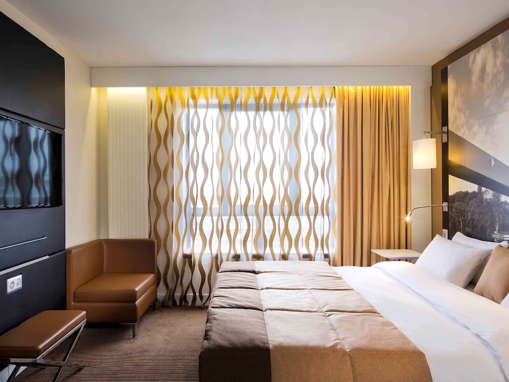 MERCURE CERGY PONTOISE CENTRE 7/70