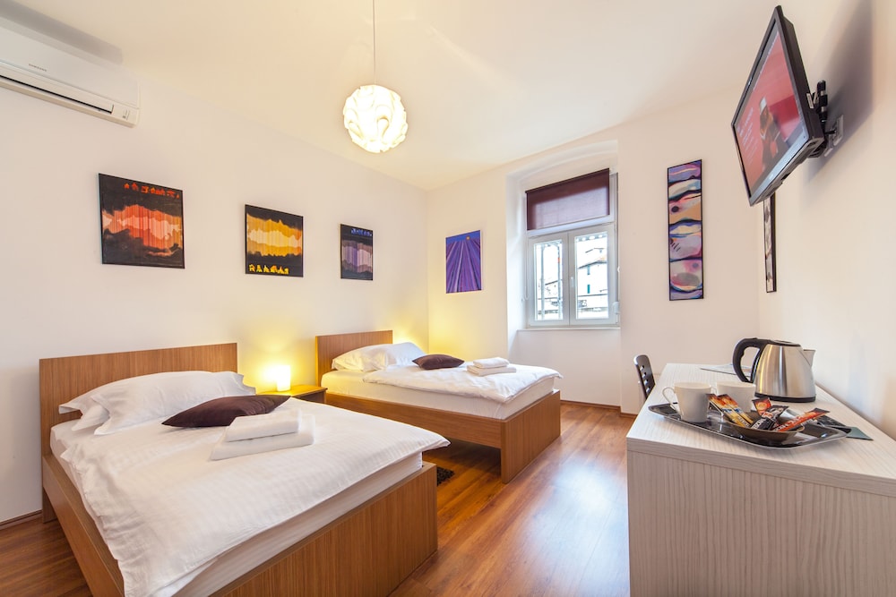 Marmontova Luxury Rooms 6/46