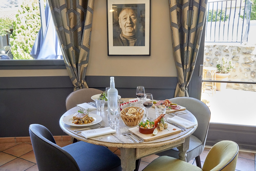Logis Hotel Le Nouvel 9/25
