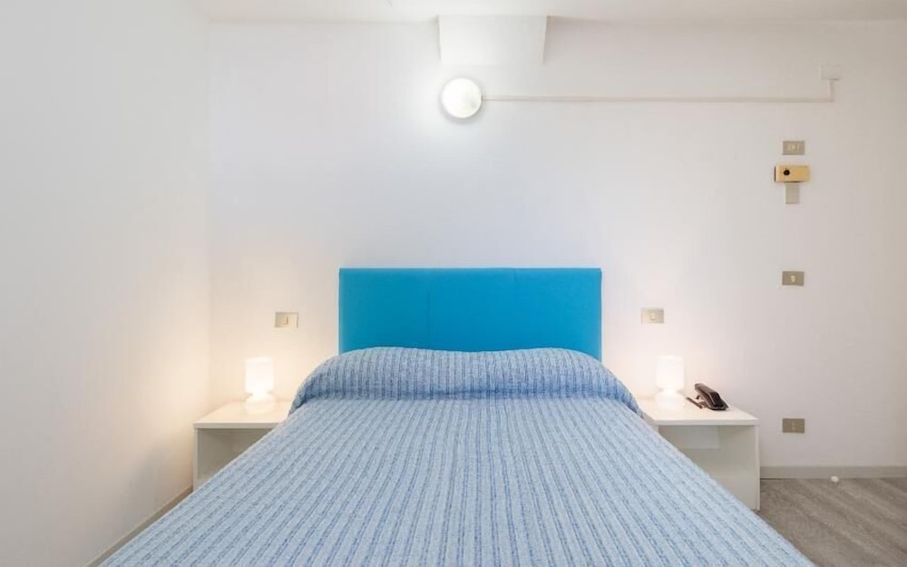 ECONOMY, SINGLE, SINGLE BED