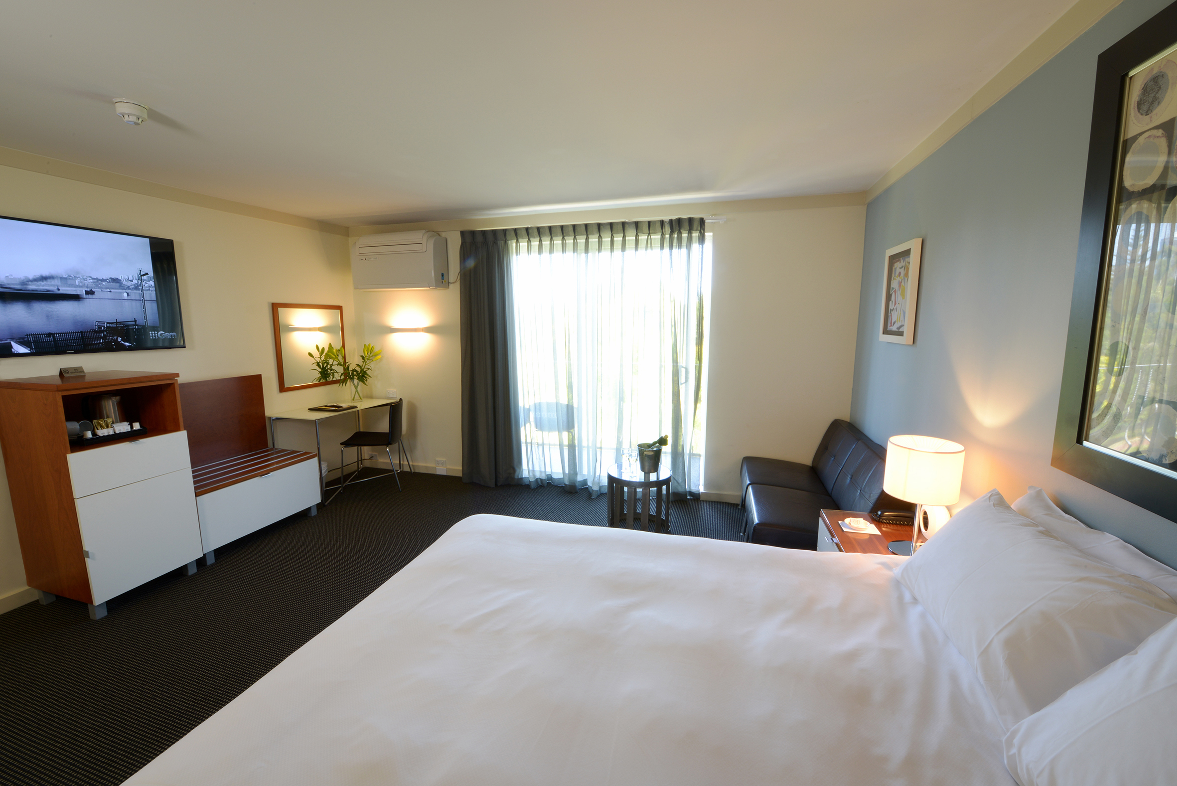 SULLIVANS HOTEL PERTH 2/24