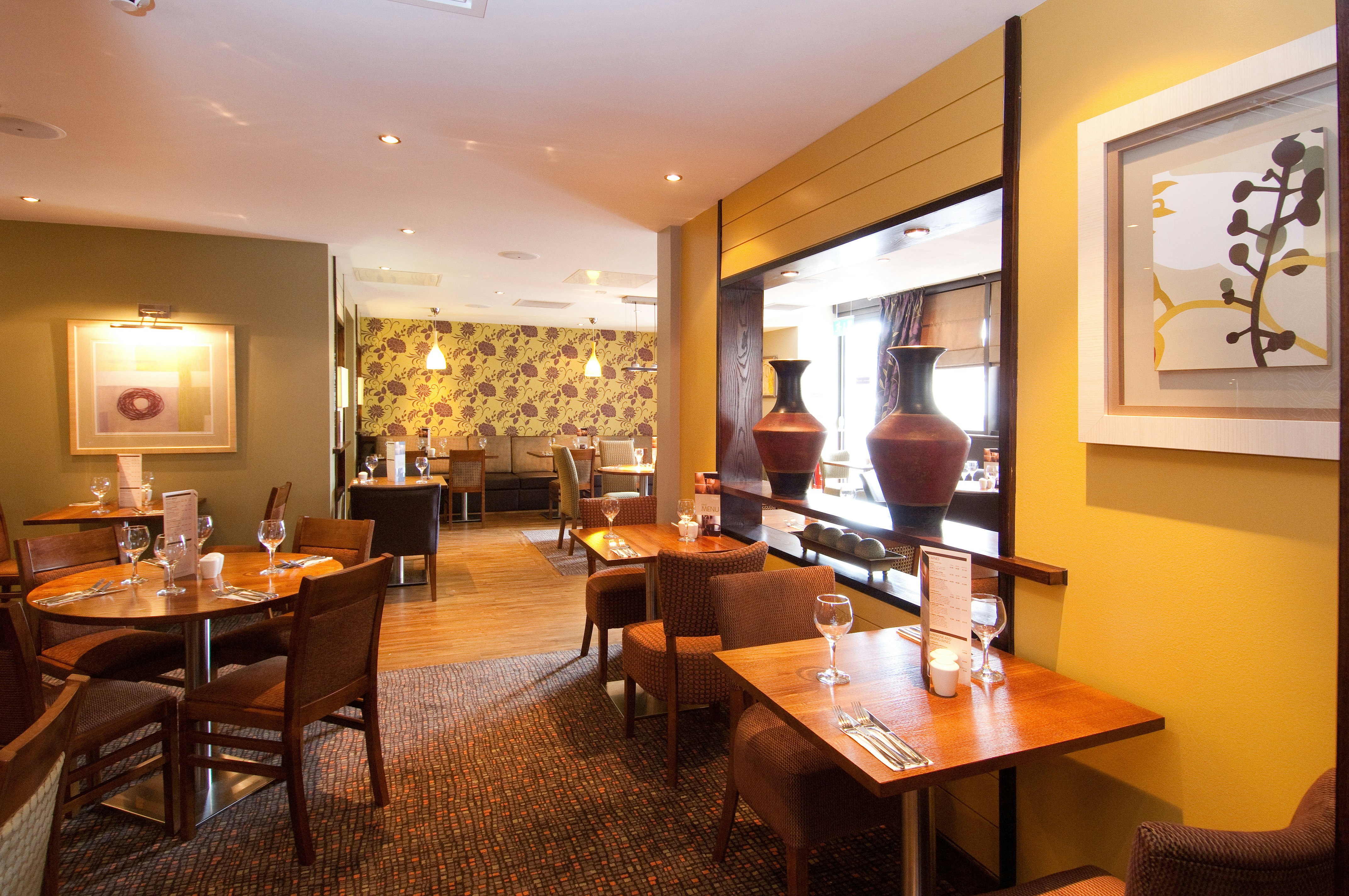 Premier Inn Sunbury (Kempton Park) 28/33
