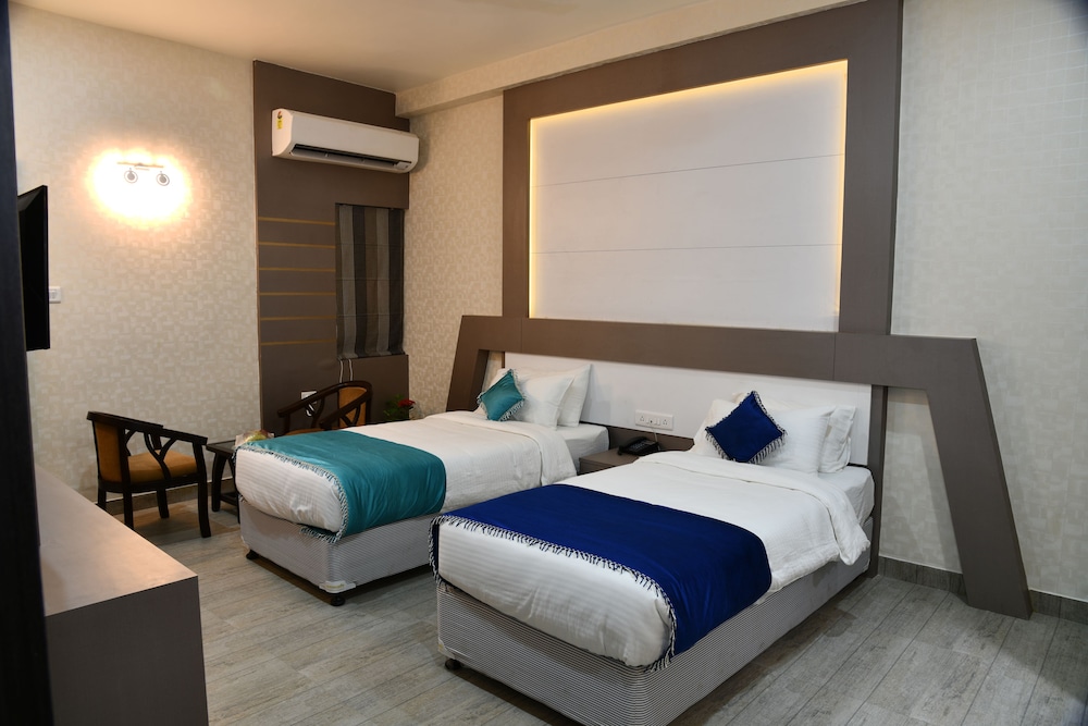 Hotel Jataka Inn 13/38
