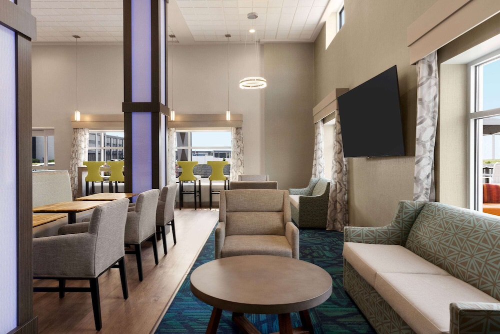 Days Inn & Suites by Wyndham Bowling Green 22/46