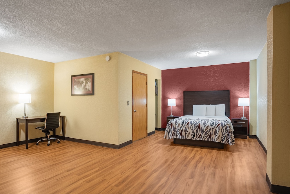 Red Roof Inn Des Moines 11/33