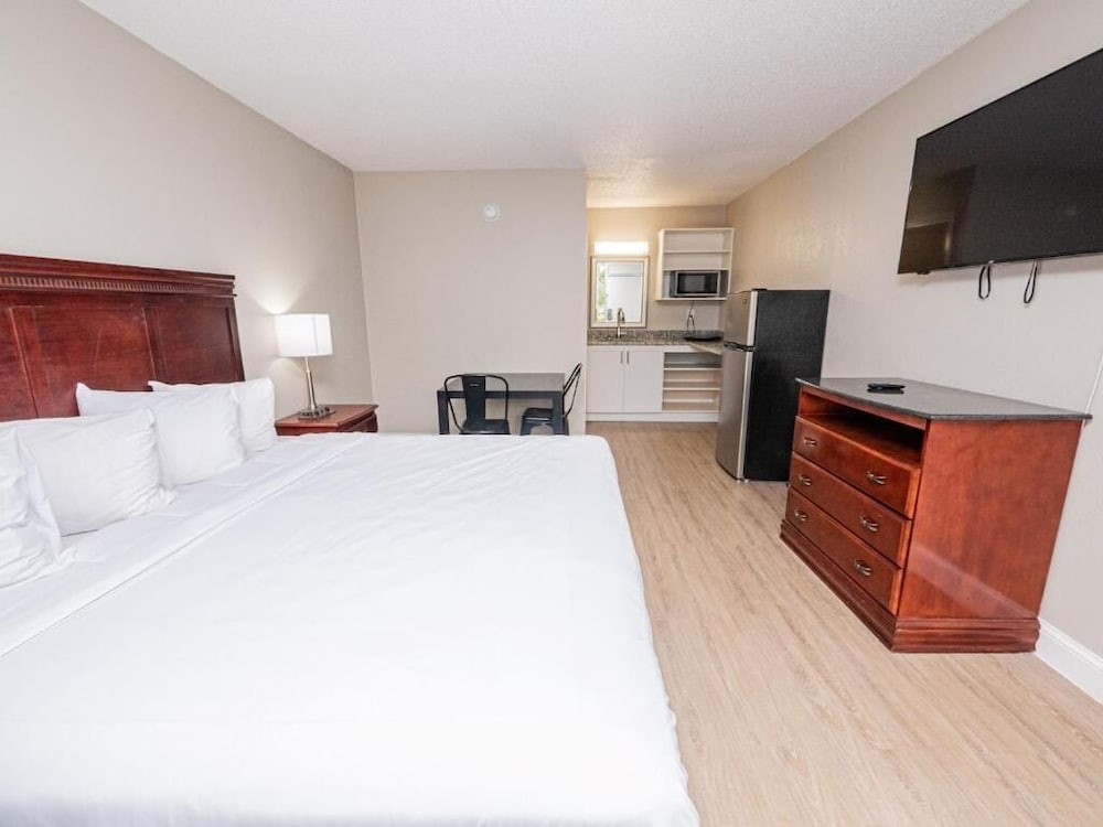 Stayable Suites Lakeland 19/66