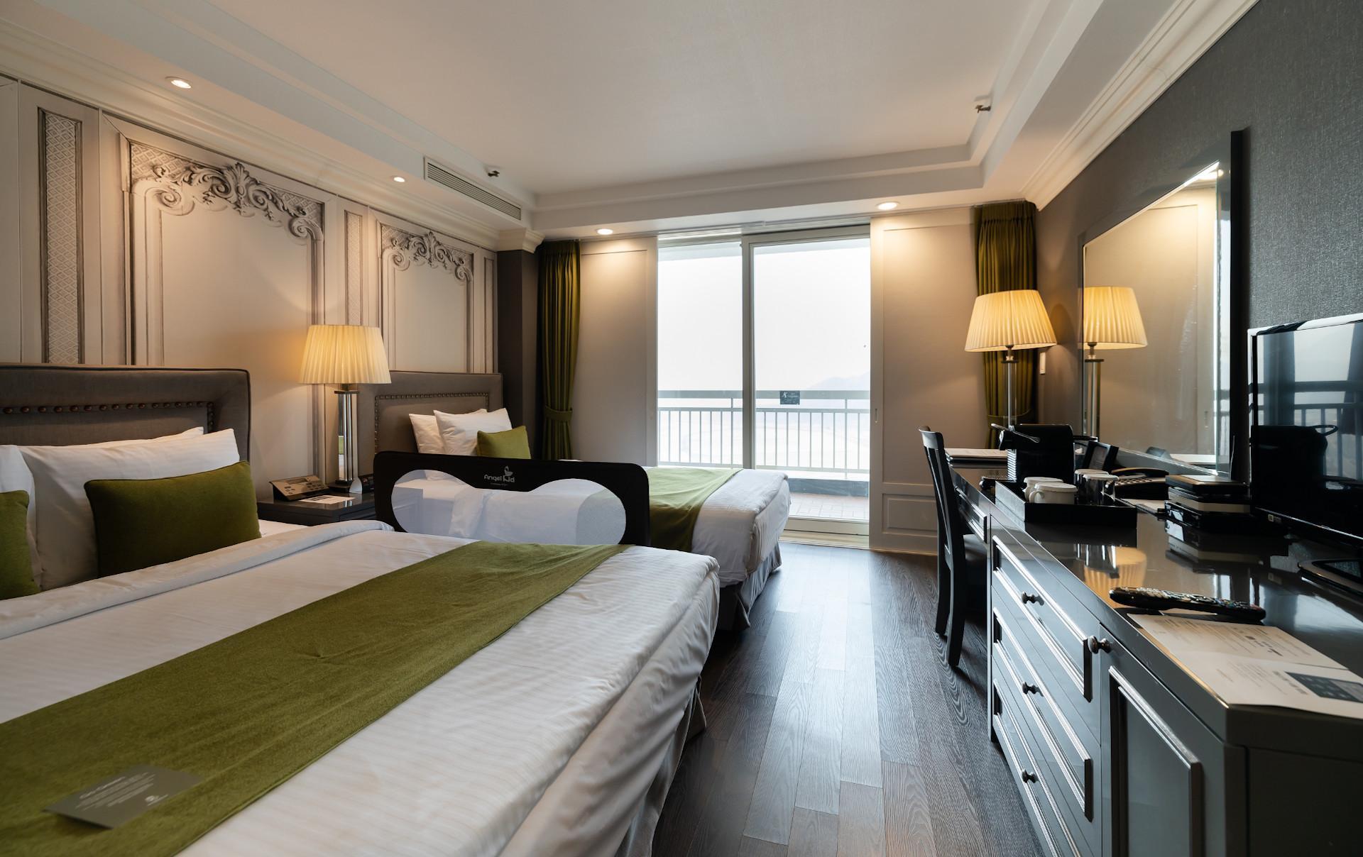 Premier, Family, 1 Double and 1 Single Bed, Garden View