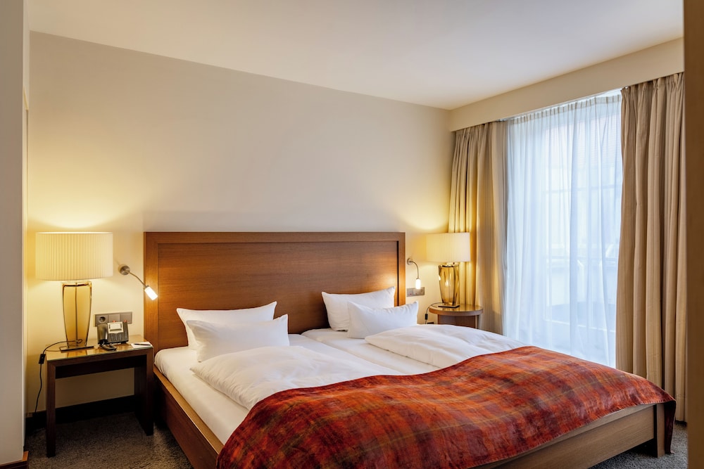 Suite, King Bed, Balcony
