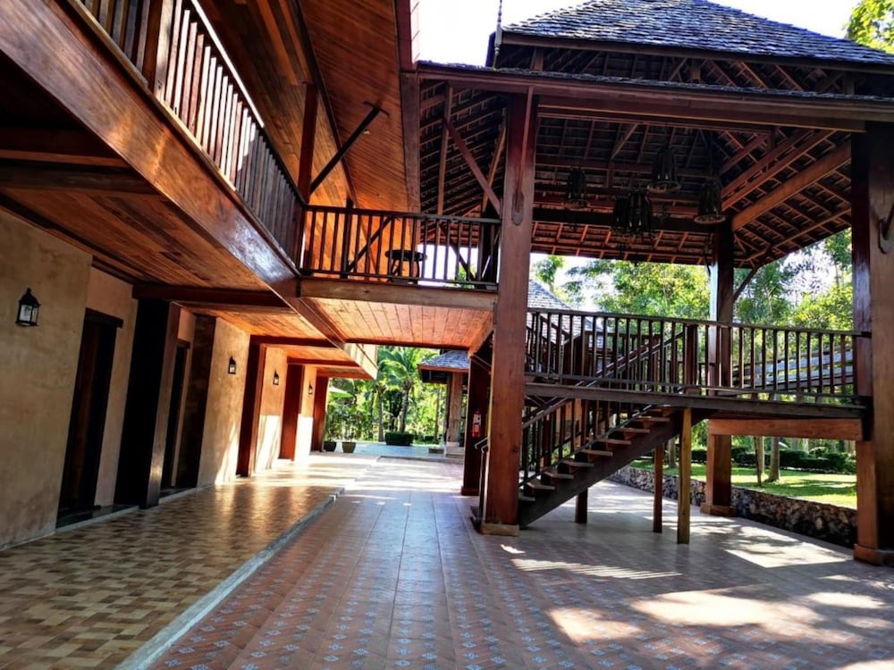 Royal Train Garden Resort 40/50