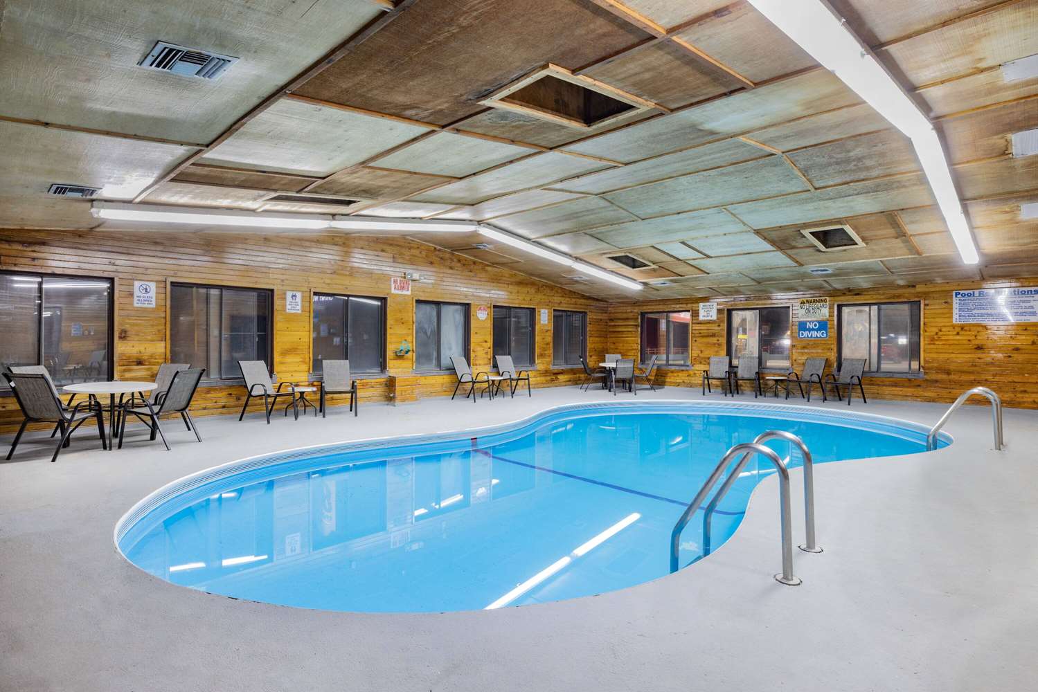 Super 8 by Wyndham Valentine NE 37/63