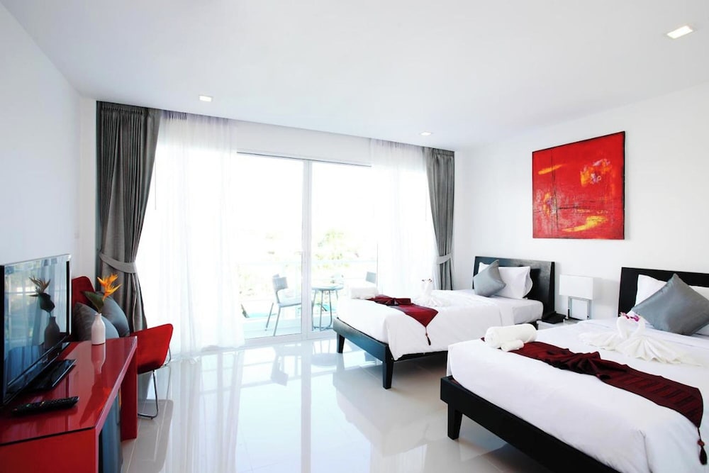 One World One Home Naiharn Hotel by ZUZU 16/50