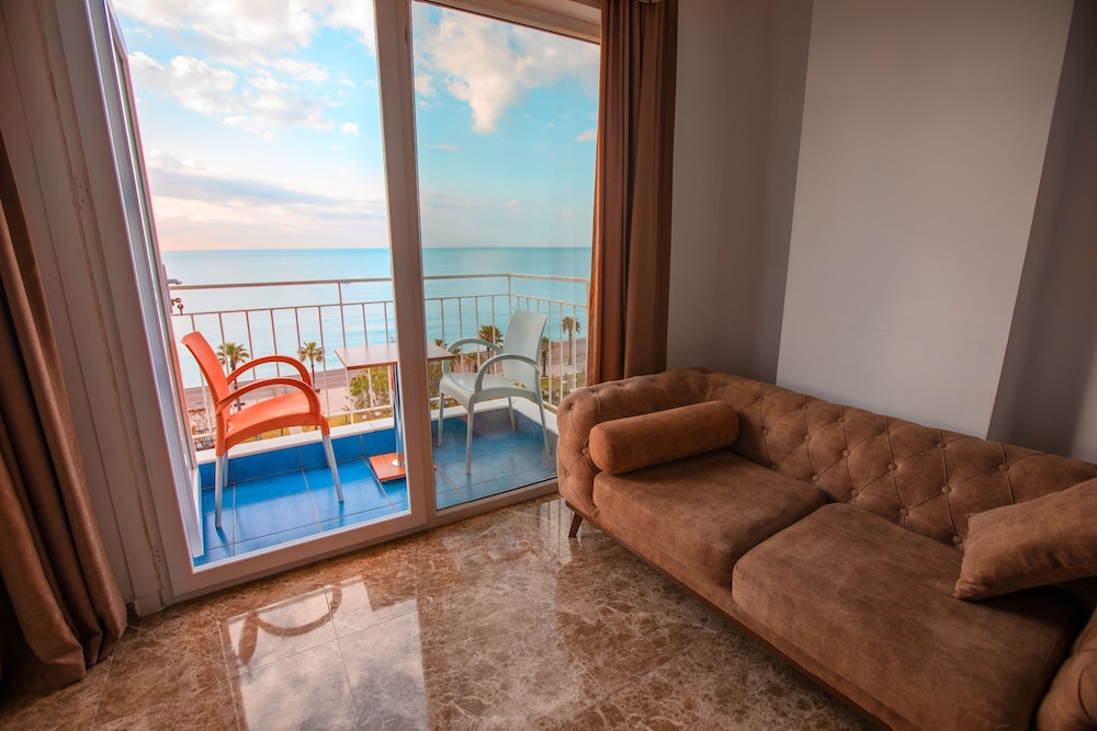 Kristal Beach Hotel 37/48
