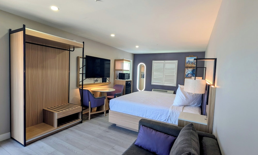 Luxury Inn 12/44