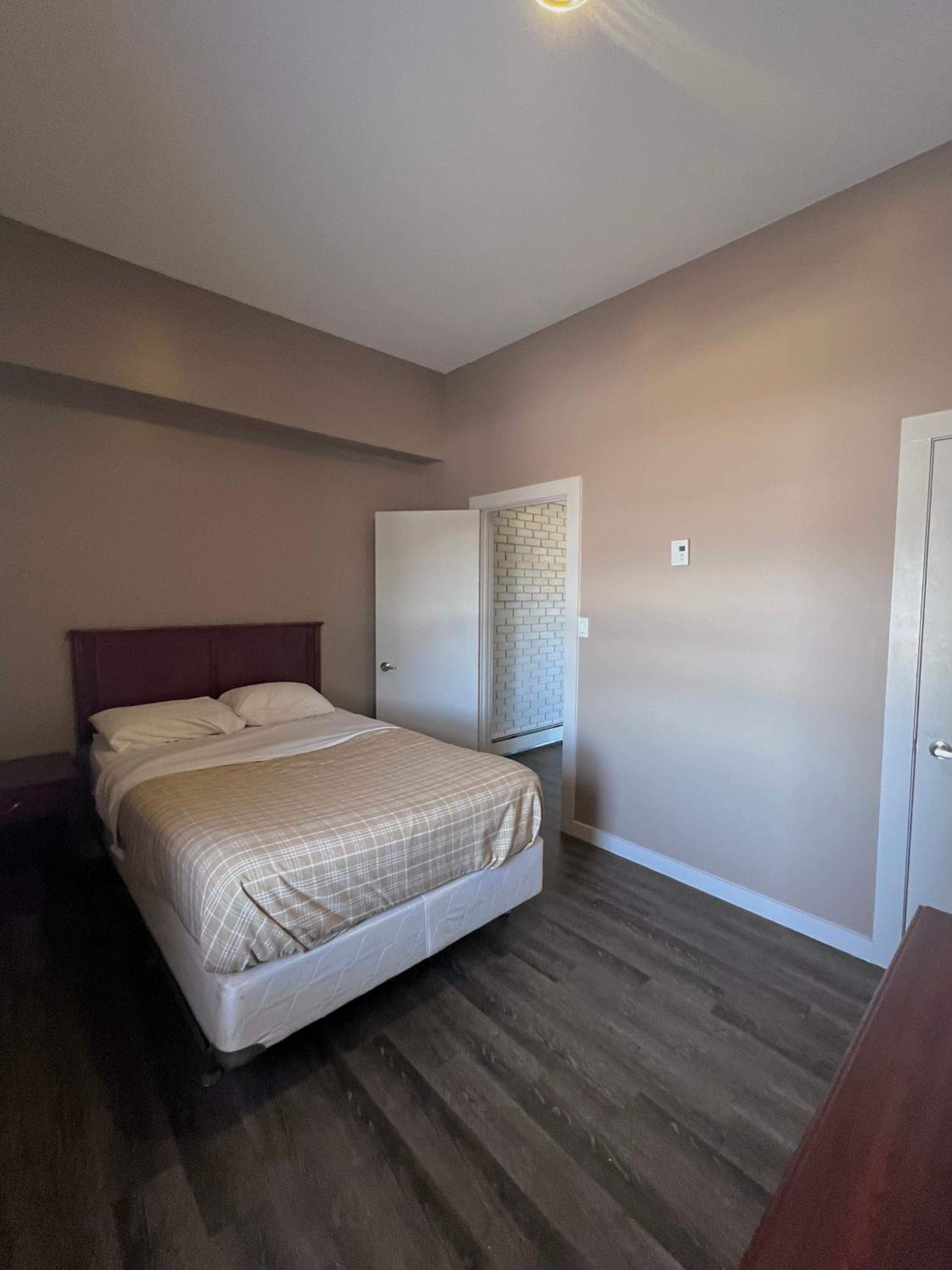 HWY 17 Hotel 13/50