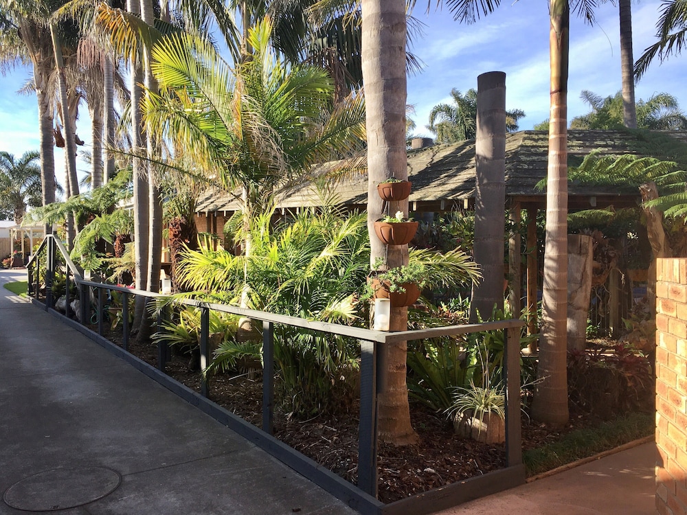 Coastal Waters Motor Inn 62/73