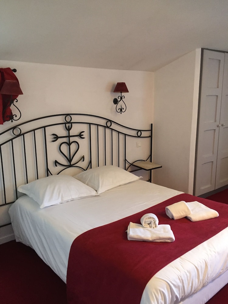 HOSTELLERIE DE LA SOURCE 23/49
