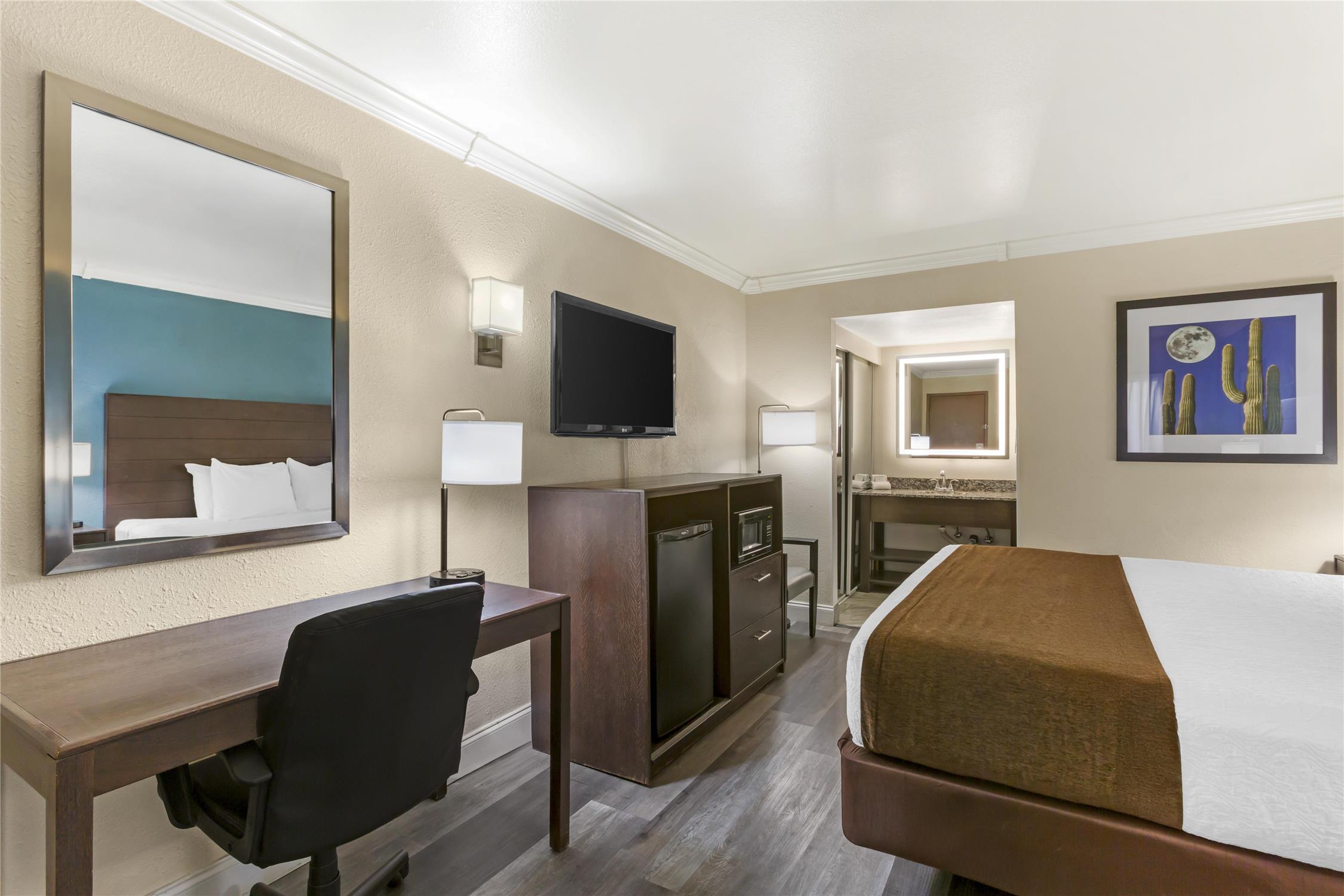 Best Western InnSuites Tucson Foothills Hotel & Suites 16/21