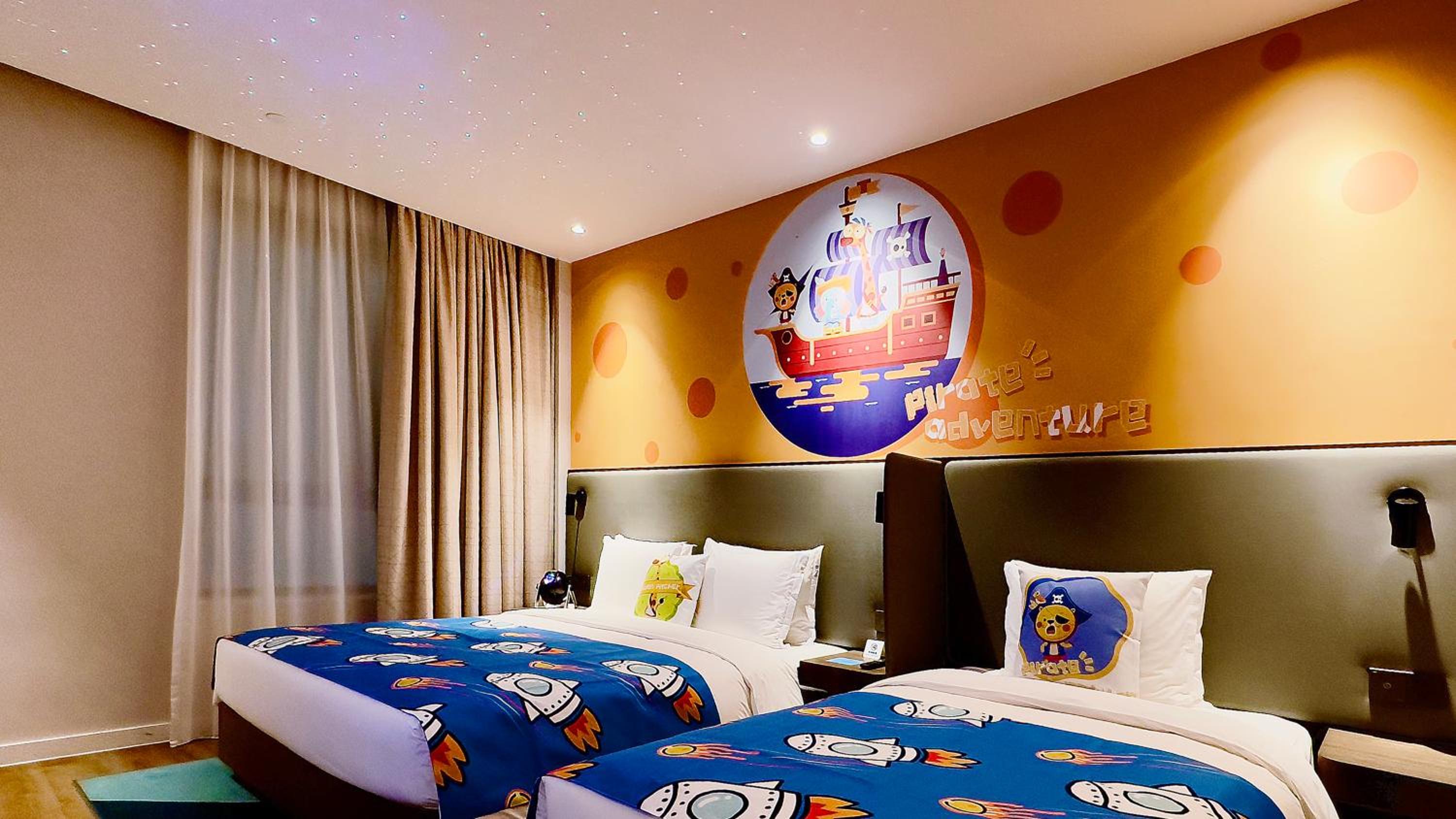 Kids Theme, Standard, King Bed