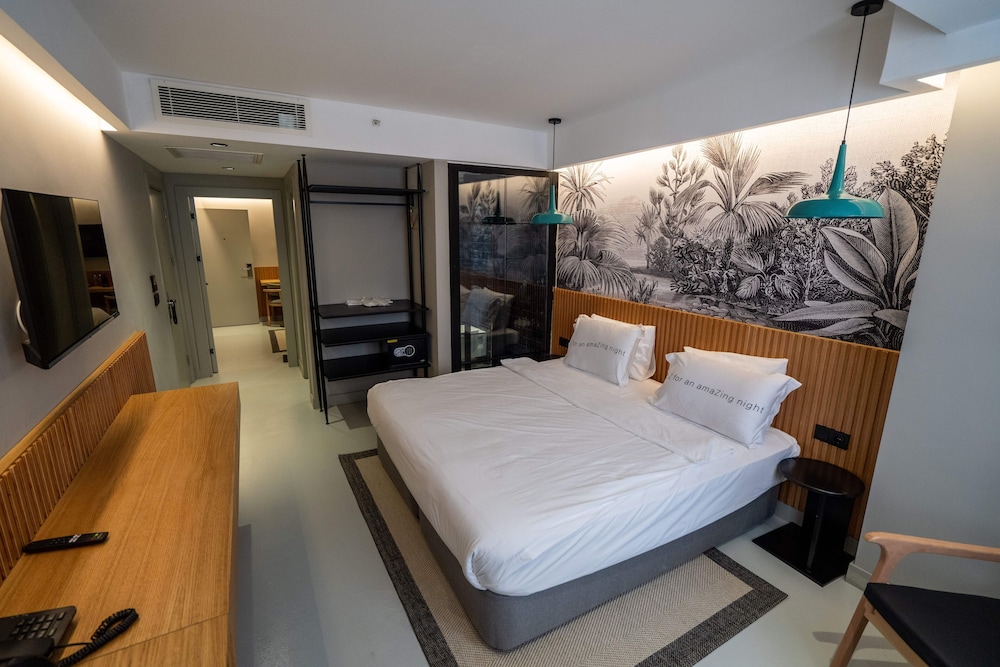 CONNECTING, FAMILY, 2 DOUBLE BEDS