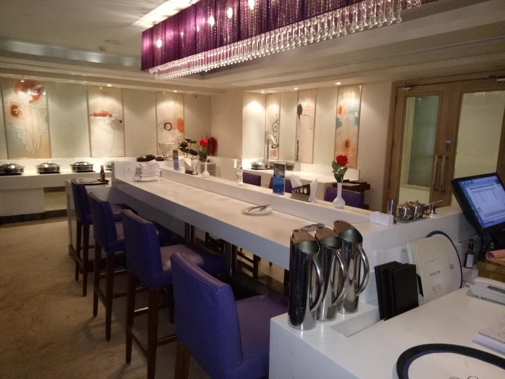 THE ASHTAN SAROVAR PORTICO 28/37