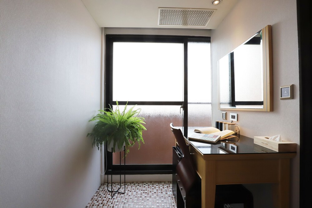 Dream 12 Hotel 68/71