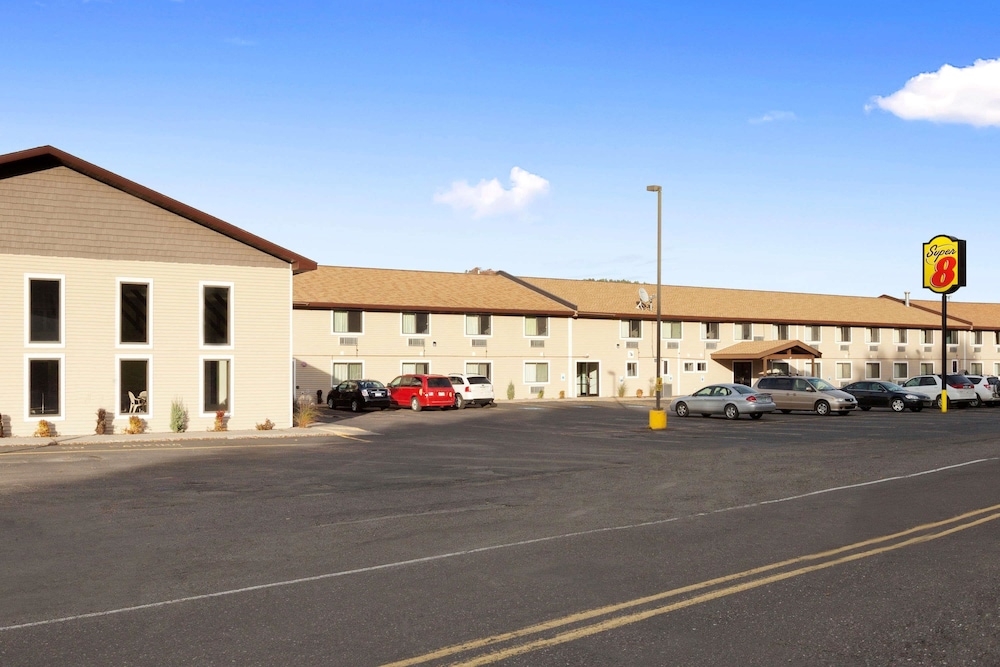 Super 8 by Wyndham Houghton 3/29
