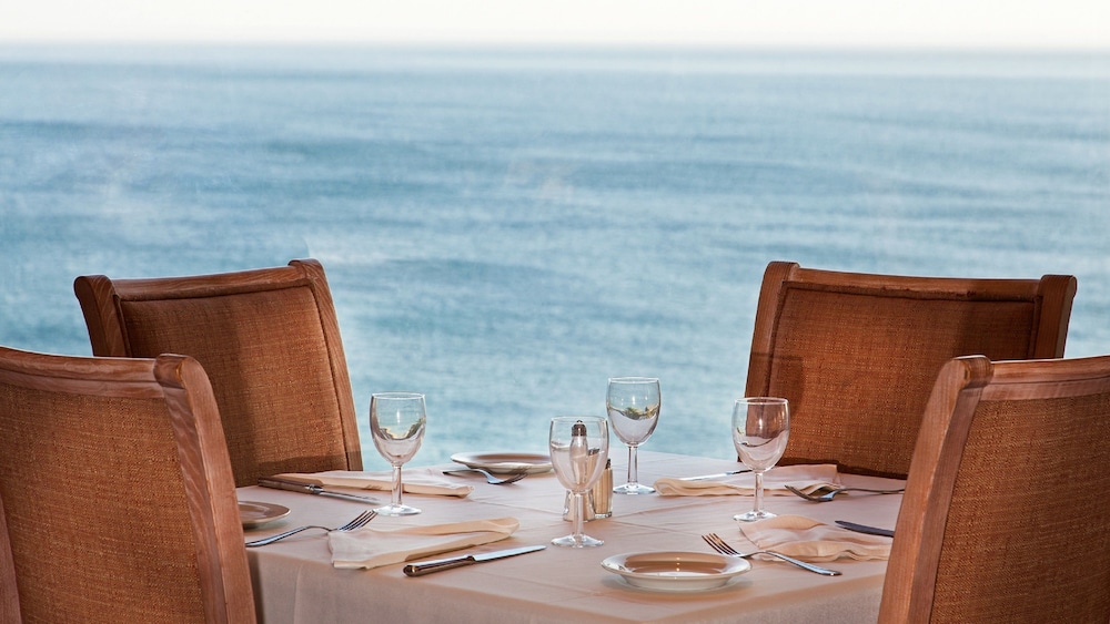 Carcavelos Beach Hotel 52/63