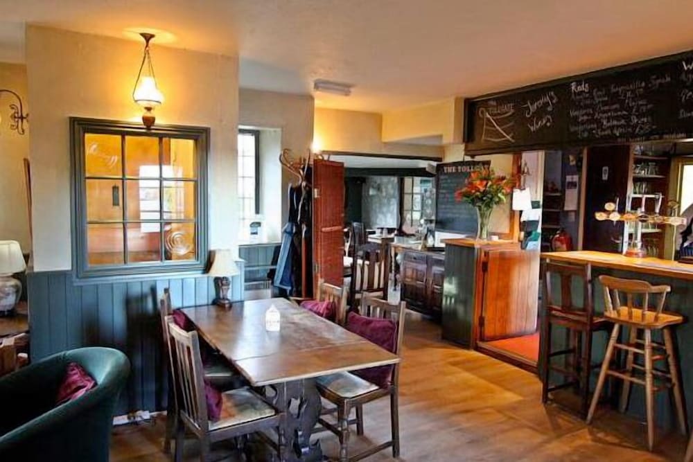 The Tollgate Inn 20/35
