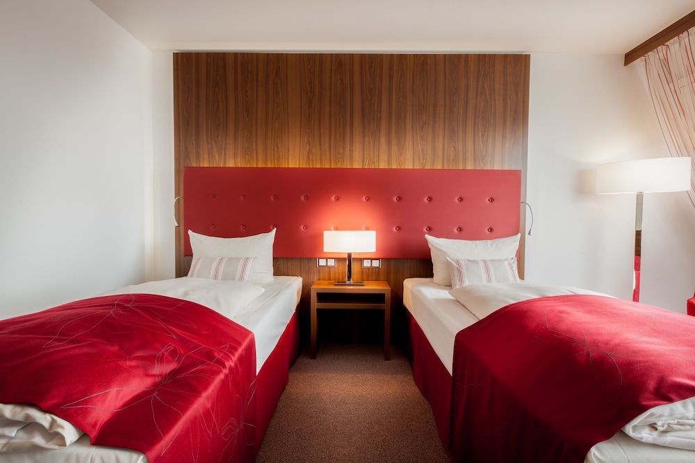 APARTMENT, TWIN BEDS