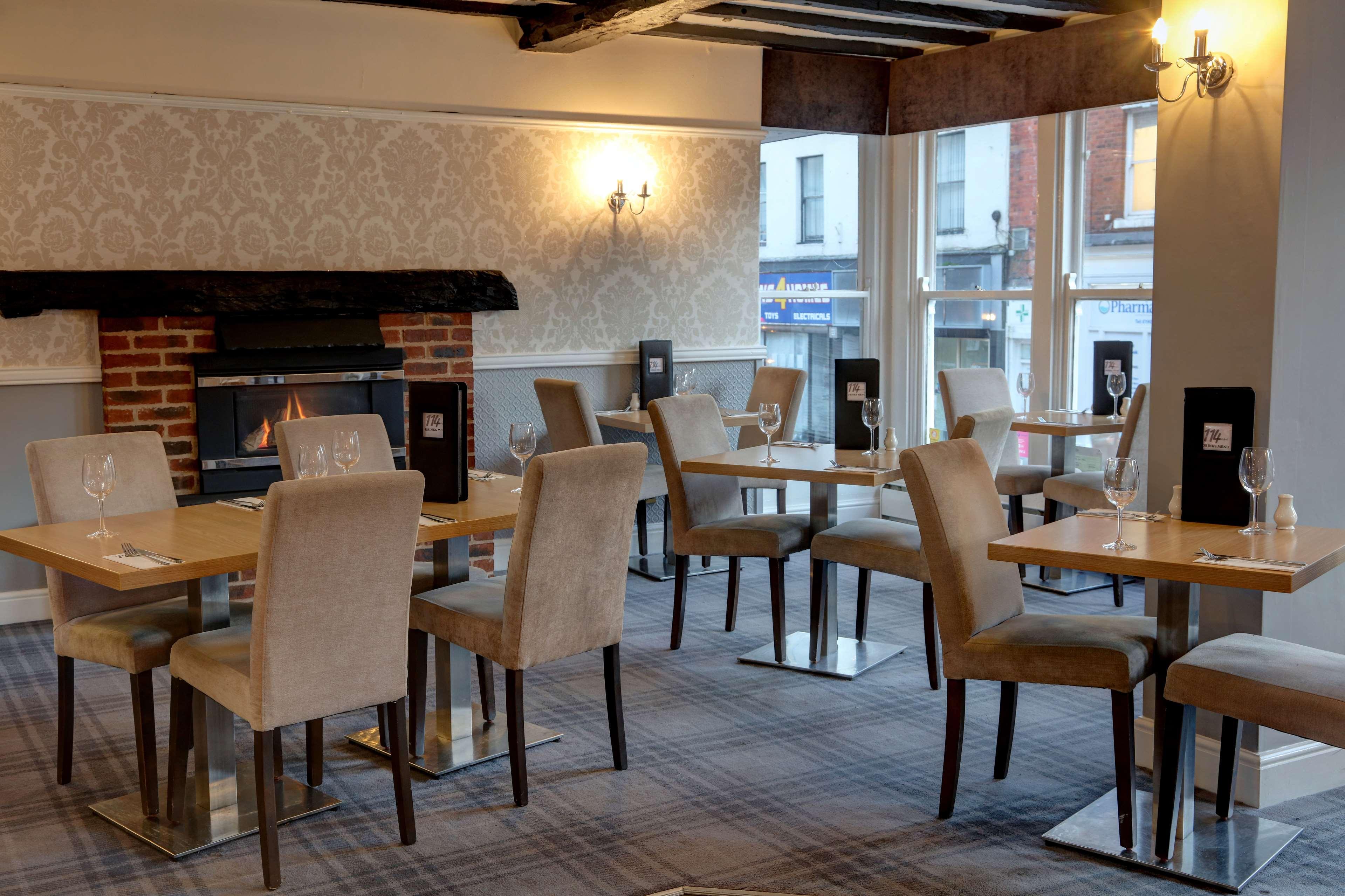 The Lion Hotel 33/45