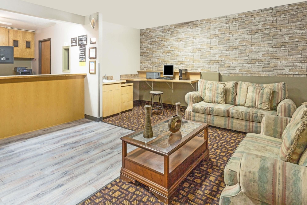 Super 8 By Wyndham Logan 2/25