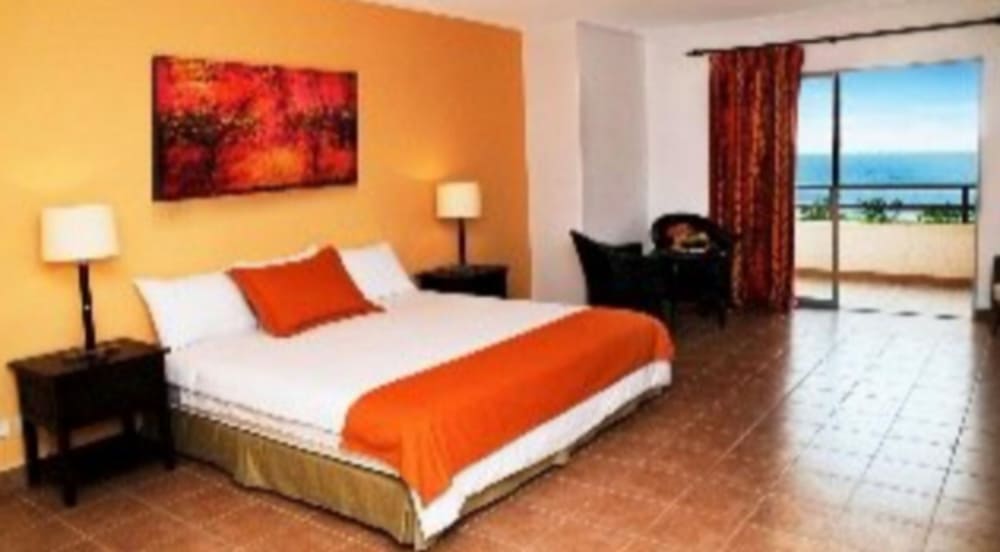 Royal Decameron Mompiche 12/48