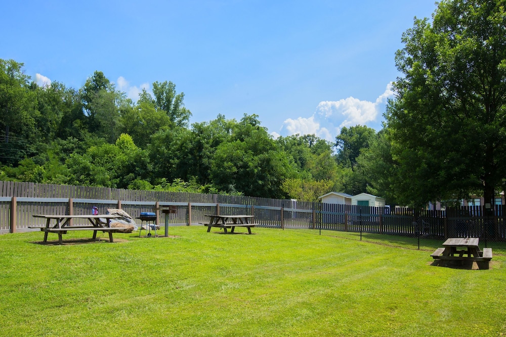 Microtel Inn & Suites by Wyndham Cherokee 4/26