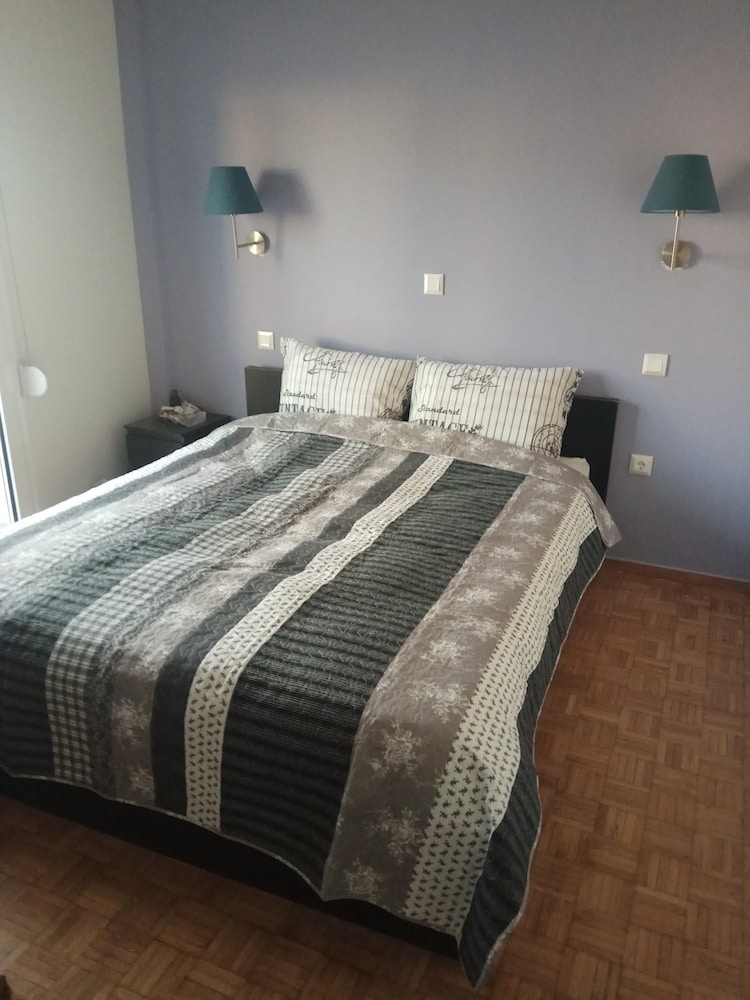 Grandma Vasiliki Rooms To Let 6/55