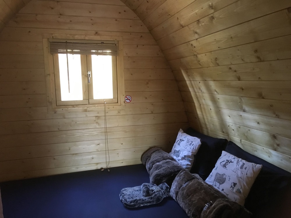 Broomhills Farm River Eco Pods 2/21
