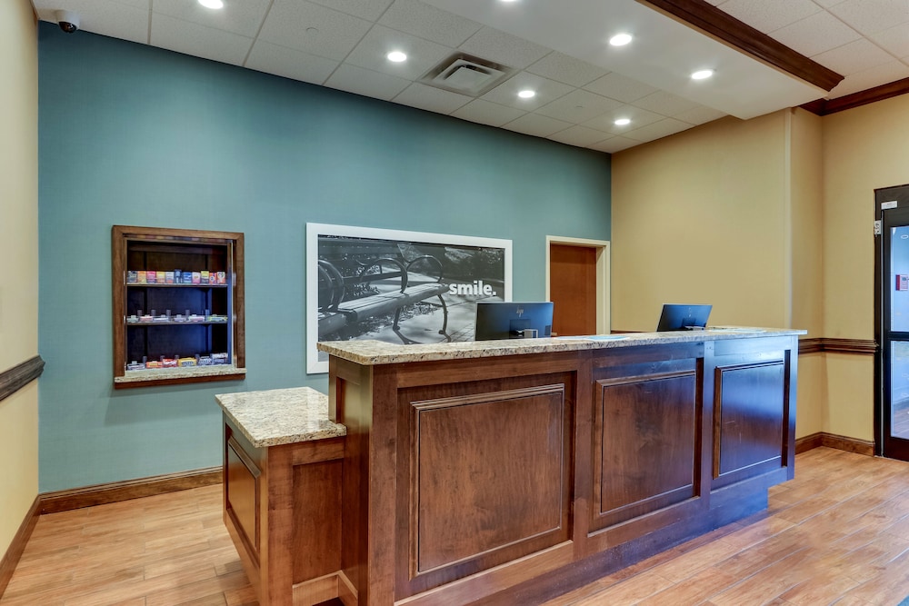 Hampton Inn & Suites Hartsville 11/76