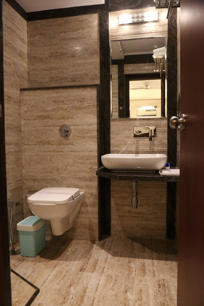 Hotel Varanasi Inn 30/33
