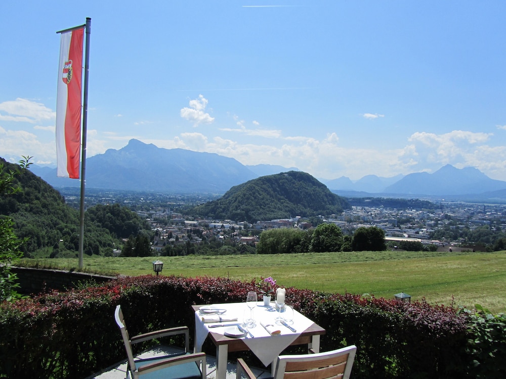 Hotel Schoene Aussicht 44/50