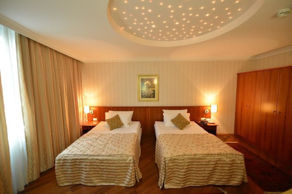 Karpos Hotel 12/50