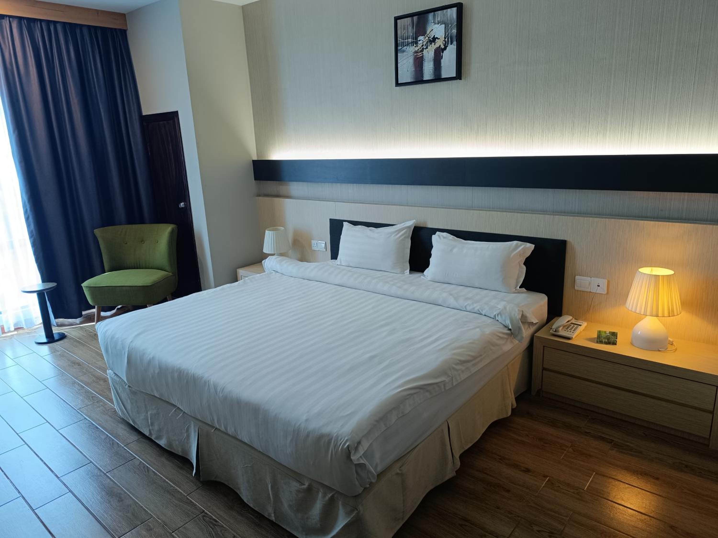 Lintas Platinum Hotel 11/59