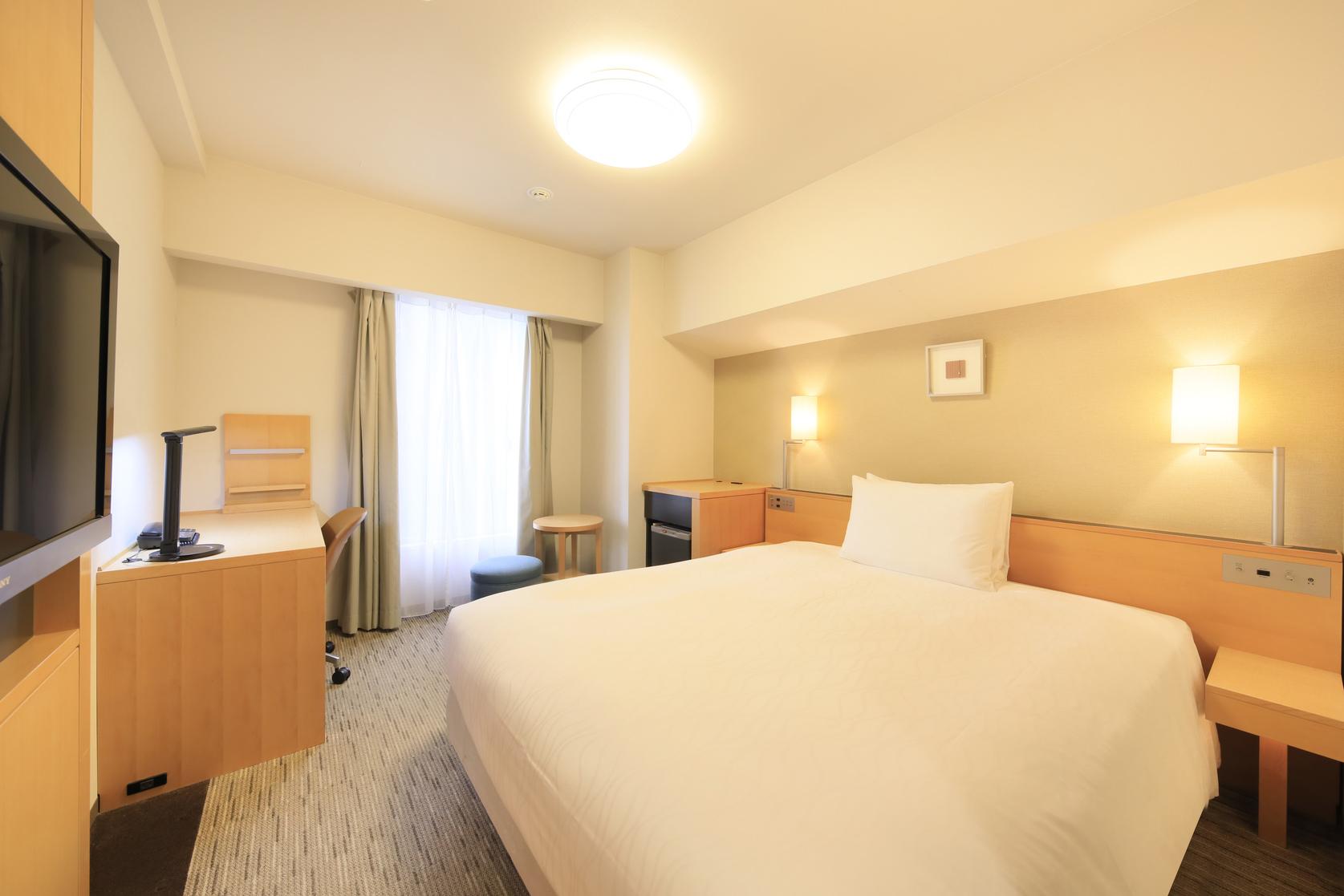 ROOM, QUEEN BED