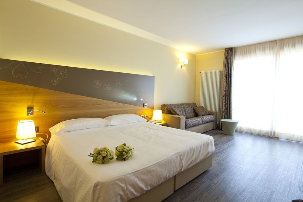 Harmony Suite Hotel 6/44