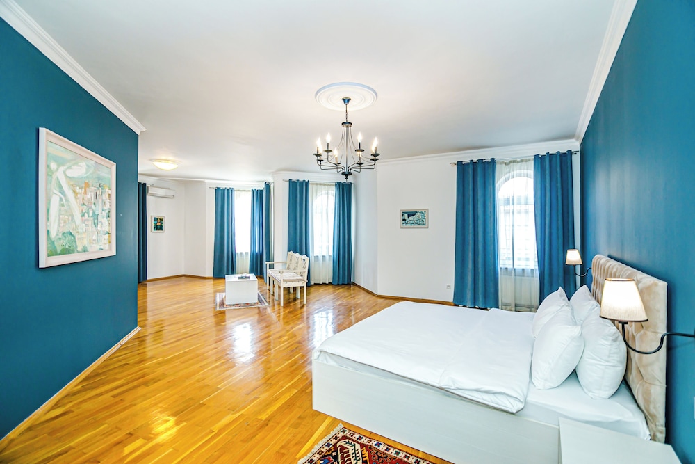 ROOM, KING BED