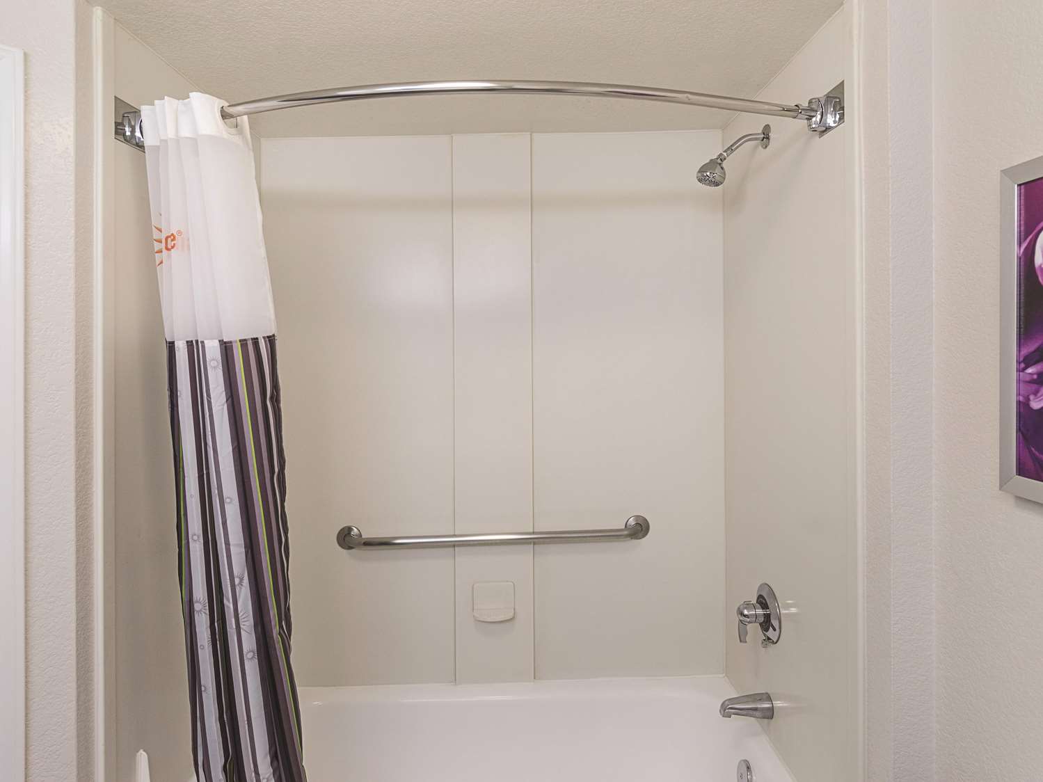 Howard Johnson by Wyndham Sacramento Downtown 40/58